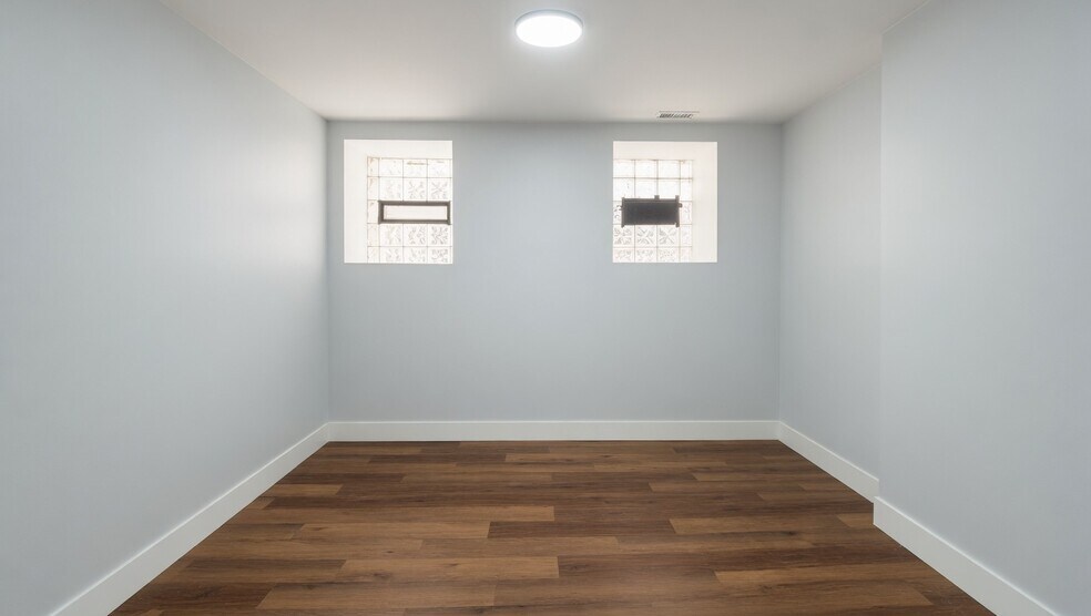 Building Photo - 932 N Richmond St