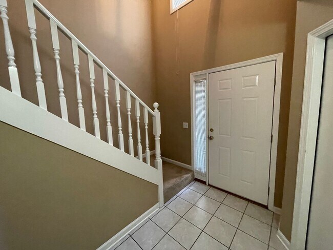 Building Photo - Foxchase Subdivision:  MOVE IN READY!!!!  ...