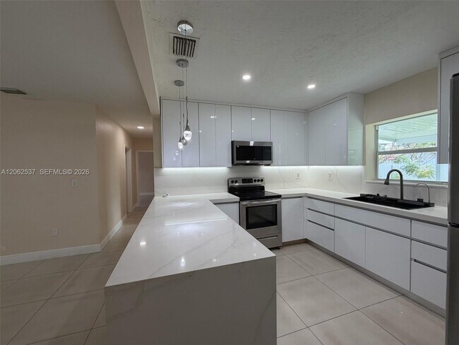 Building Photo - 9016 NW 35th Ct