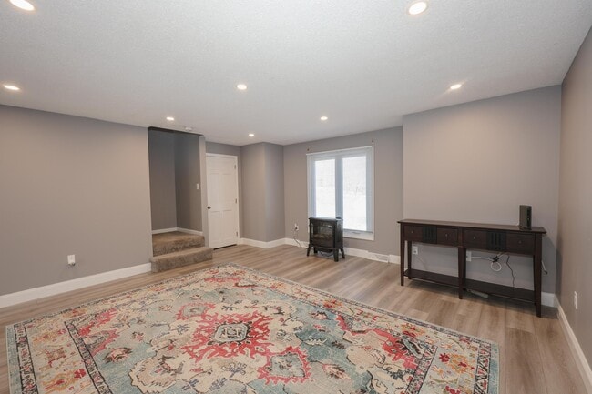 Building Photo - 5 Gleneagle Dr