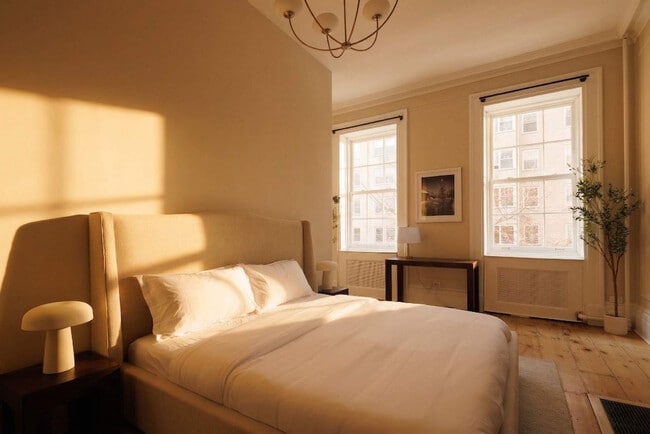 Building Photo - 3 E 9th St