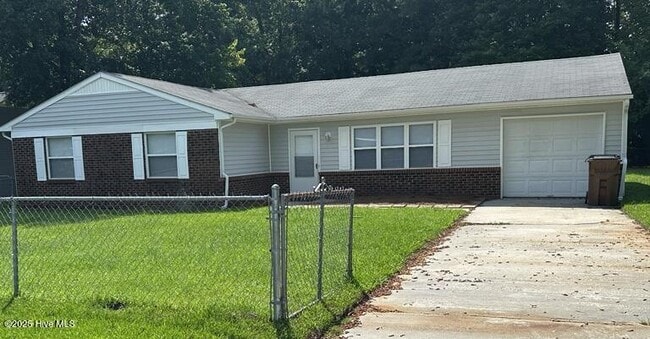 Primary Photo - 502 Thyme Ct