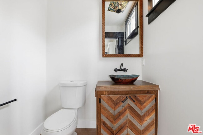 Building Photo - 5226 Rockland Ave