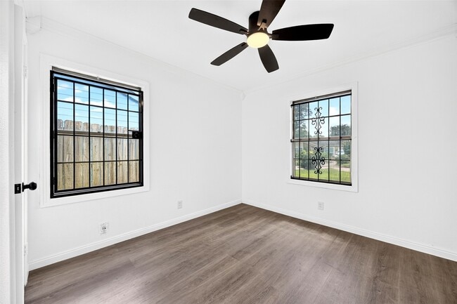 Building Photo - 9211 Clearway Dr