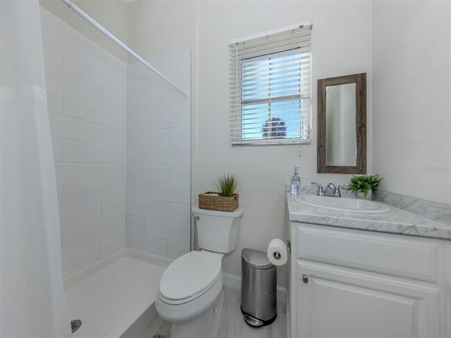 Building Photo - 498 Buena Vista Dr