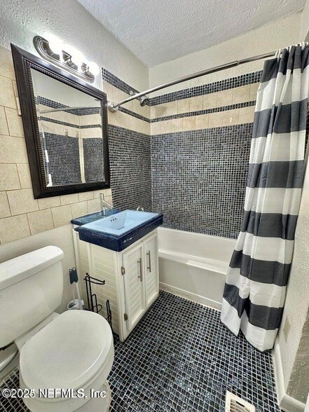 Building Photo - 402 W 62nd St