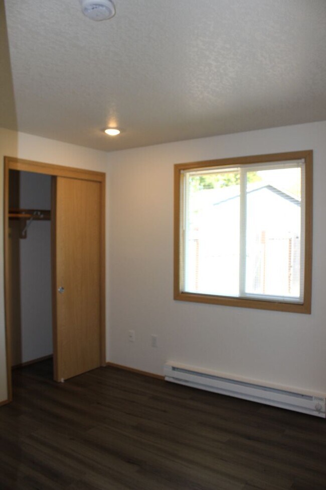 Building Photo - 252 NE Palomar Ct