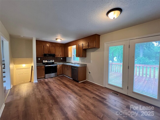 Building Photo - 140 Brookhollow Dr
