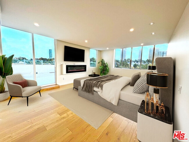 Building Photo - 468 S Roxbury Dr