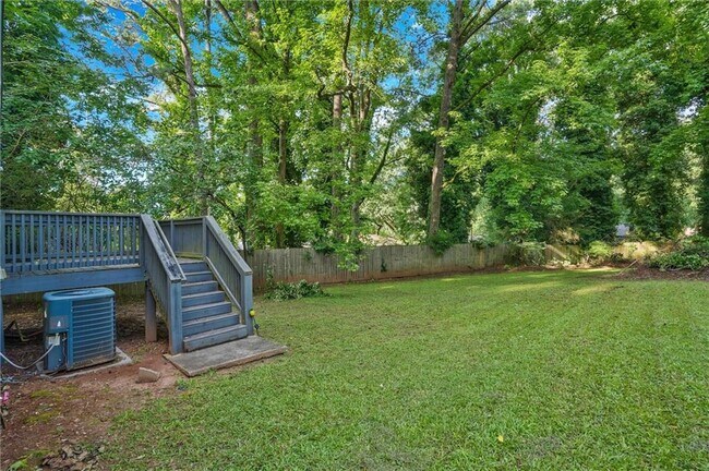 Building Photo - 1834 Ridgeland Dr