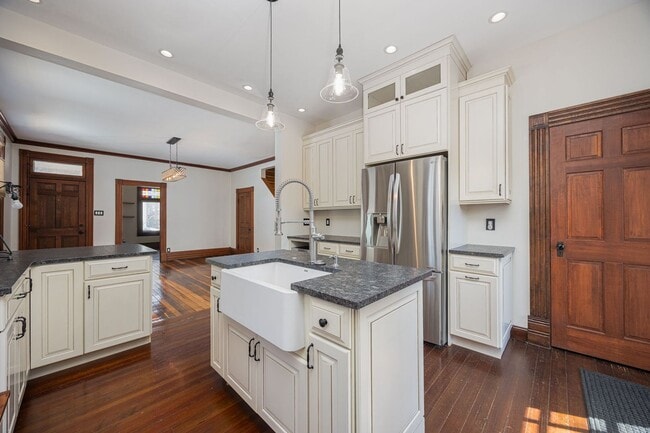 Building Photo - 357 Jackson St