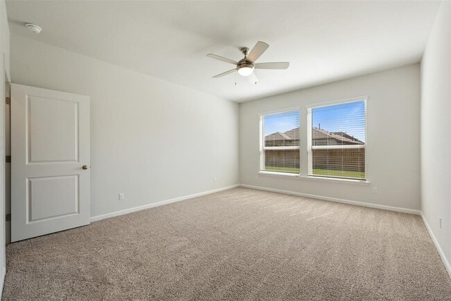 Building Photo - 102 Hedge Grn Holw