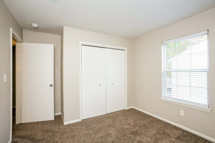 Building Photo - 5408 Alameda Rd