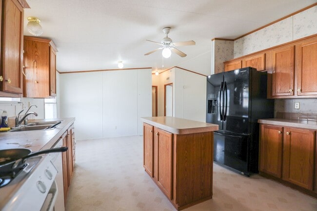 Building Photo - Spacious Home with Over-sized 2 Car Garage