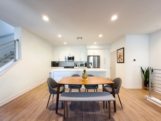 Building Photo - 2111 N Cahuenga Blvd