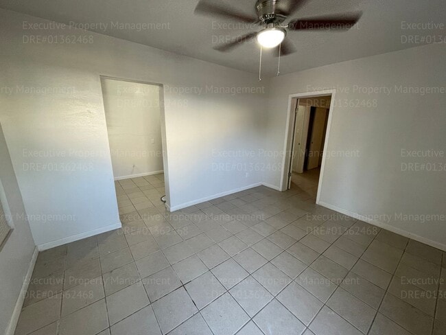 Building Photo - 1 bedroom 1 bathroom  back house with a pr...