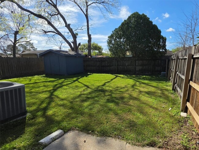 Building Photo - 13939 Plantation Valley Dr