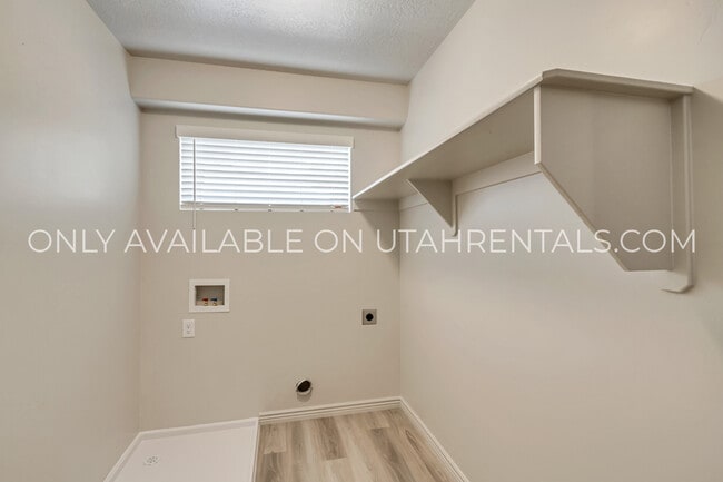 Building Photo - 793 N 2560 E