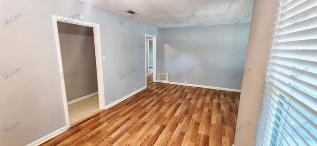 Building Photo - 1520 Hilltop Dr