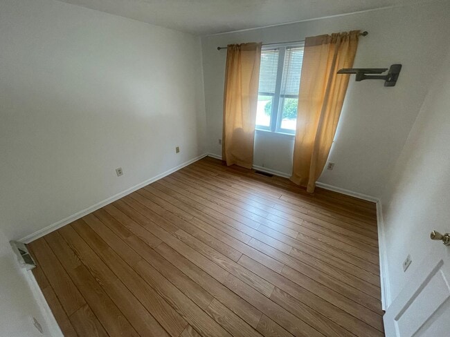 Building Photo - 3 Bedroom on a Large Plot