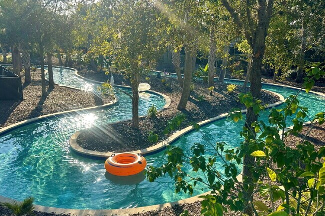 Building Photo - "Resort-Style Living in Davenport: Spacious 4-Bedroom Home with Solar Panels, Internet Included &...