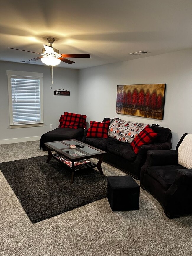 Building Photo - Immaculate Home built in 2022