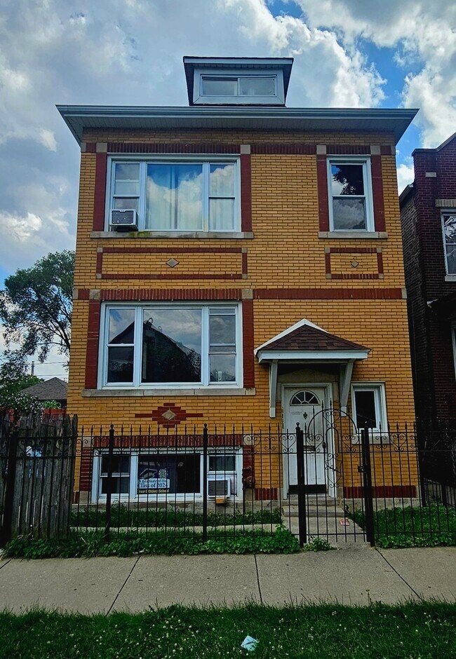 Primary Photo - 2441 W 46th Pl