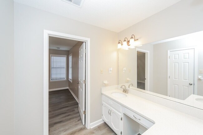 Building Photo - 7130 Larkfield Rd