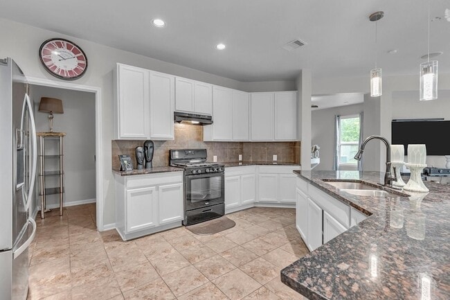 Building Photo - 4330 Lake Cypress Cir