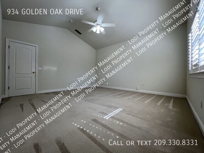 Building Photo - 934 Golden Oak Dr