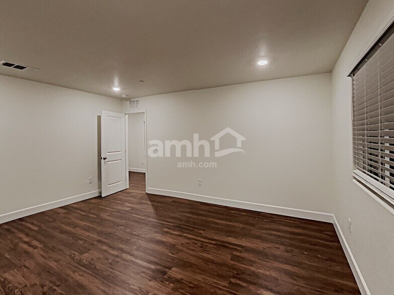 Building Photo - 327 Cape Seville Pl