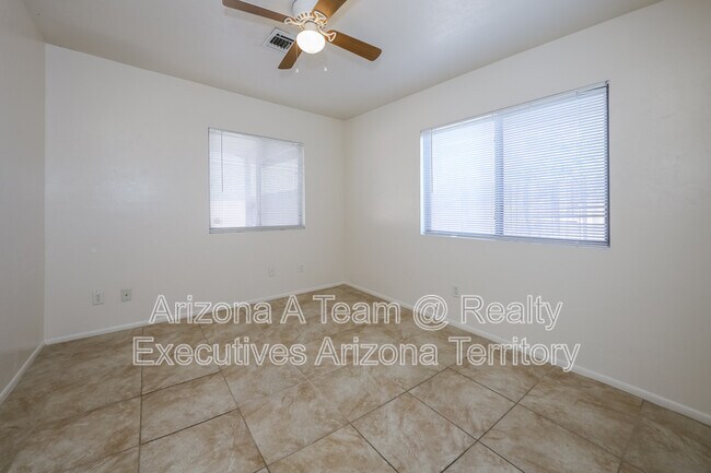 Building Photo - 2635 N Fontana Ave