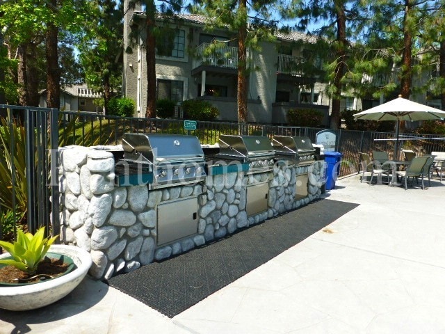 Building Photo - Rancho Bernardo, 14936 Avenida Venusto #15...