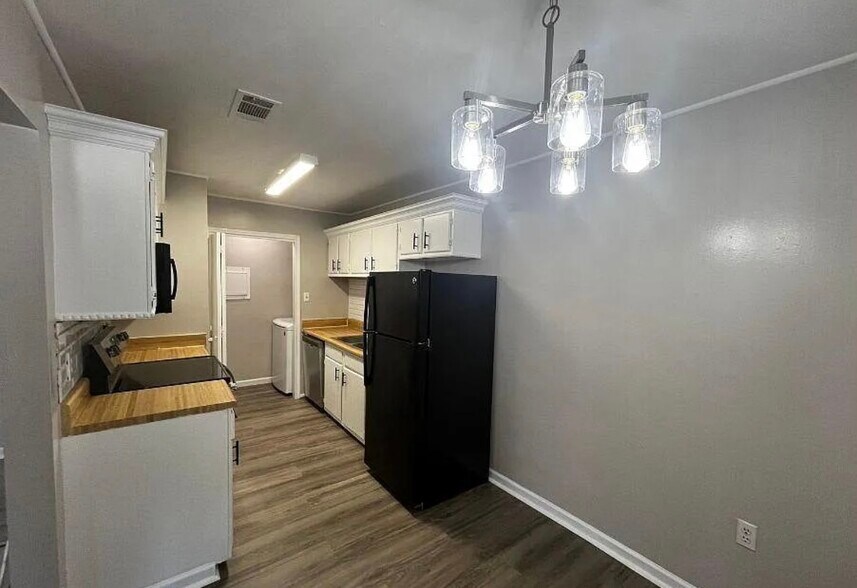 Building Photo - 3482 King Bradford Dr