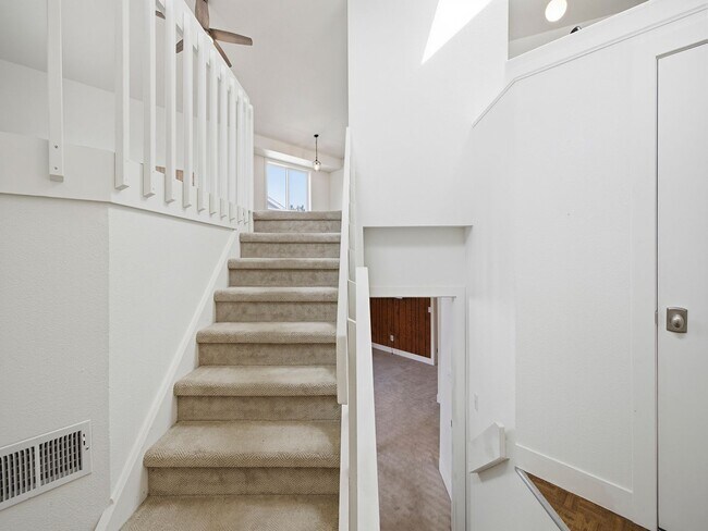 Building Photo - 2742 Pampas Dr