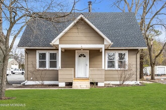 Building Photo - 2061 Lakewood Rd