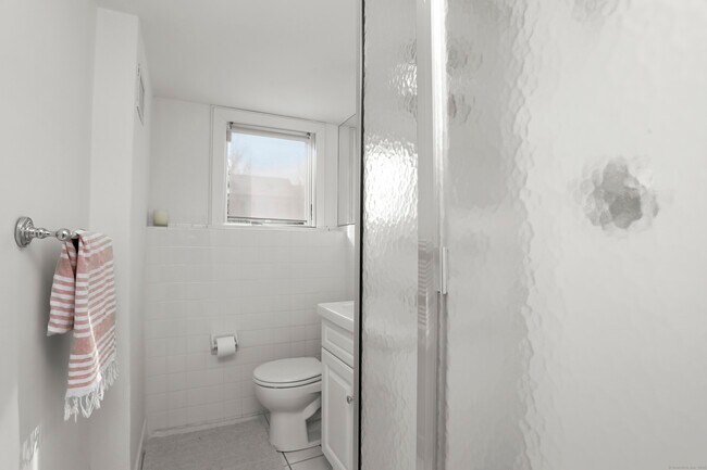 Building Photo - 6 Meadowbank Rd
