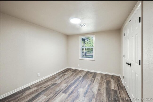 Building Photo - 306 Short St