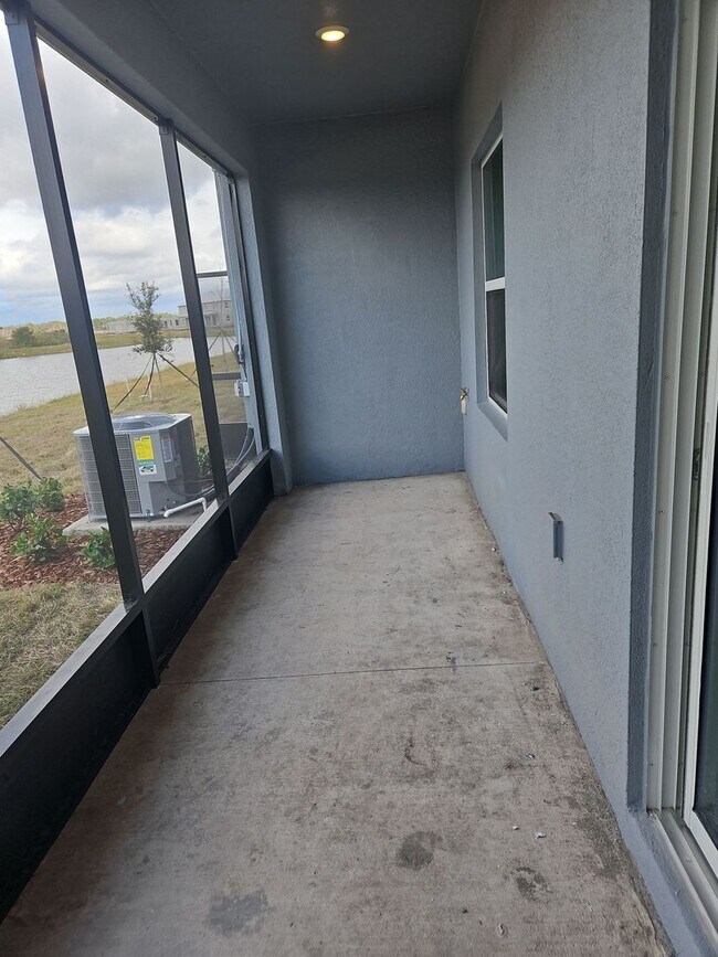 Building Photo - Dazzling 3-bedroom, 2.5-bathroom, 1 car ga...