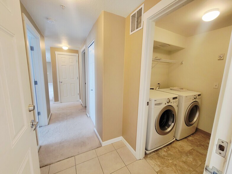 Building Photo - 780 NW 185th Ave