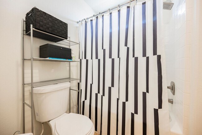 Building Photo - Beautiful 3 Bedroom Home In the Southwest