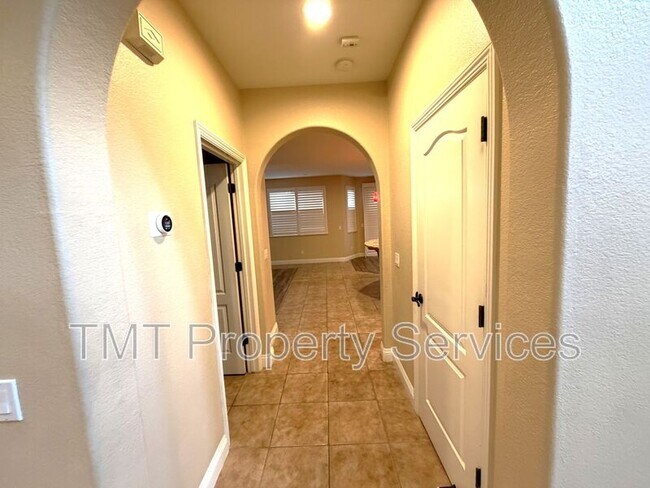 Building Photo - 6832 Salvaterra Cir