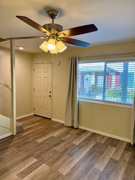 Building Photo - 1978 Maple Ave