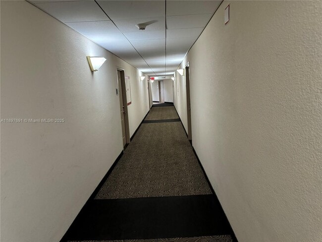 Building Photo - 100 Bayview Dr
