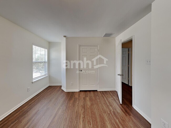 Building Photo - 2610 Dawn River Ln