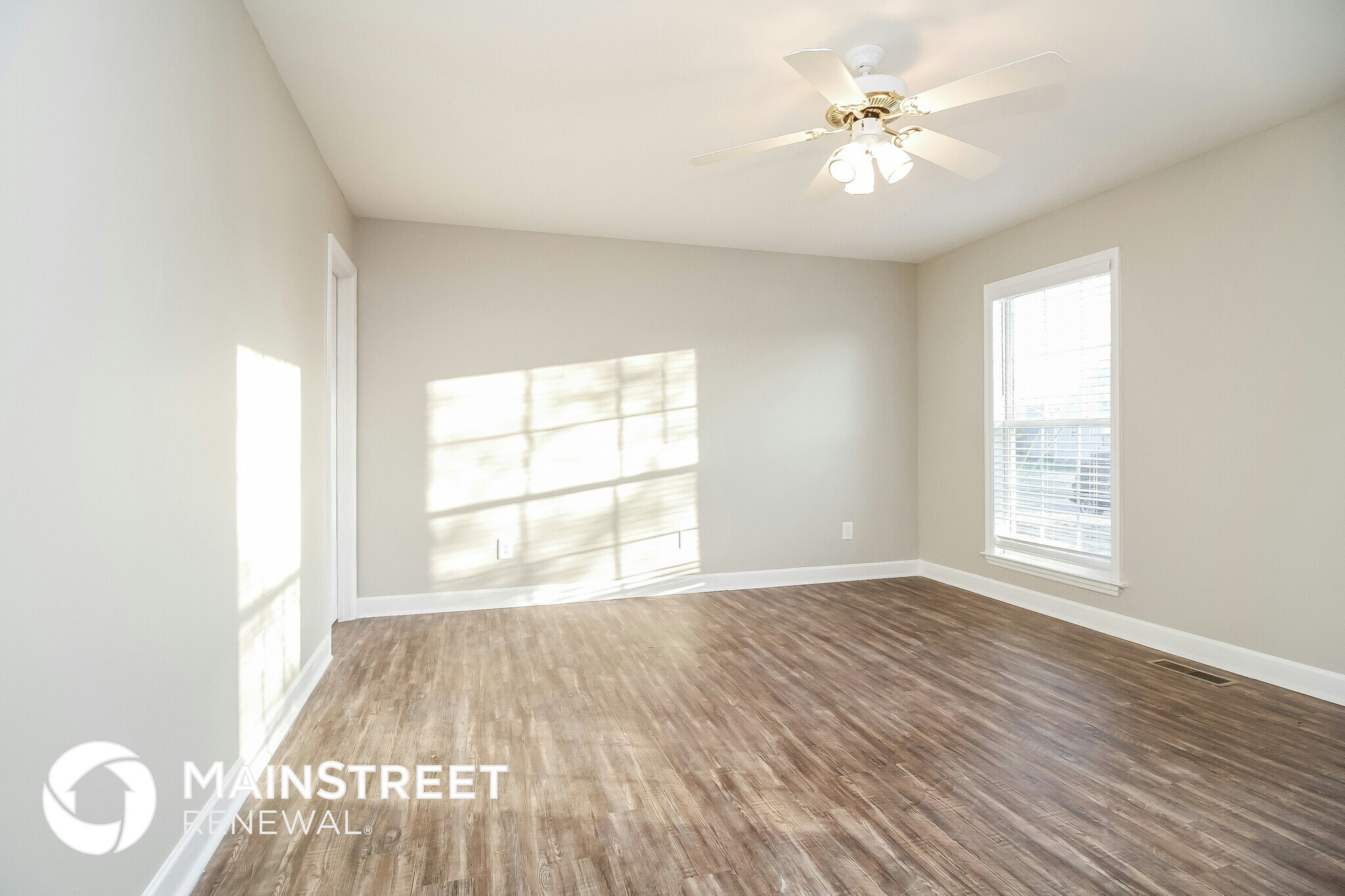 Building Photo - 2861 Sutherland Dr