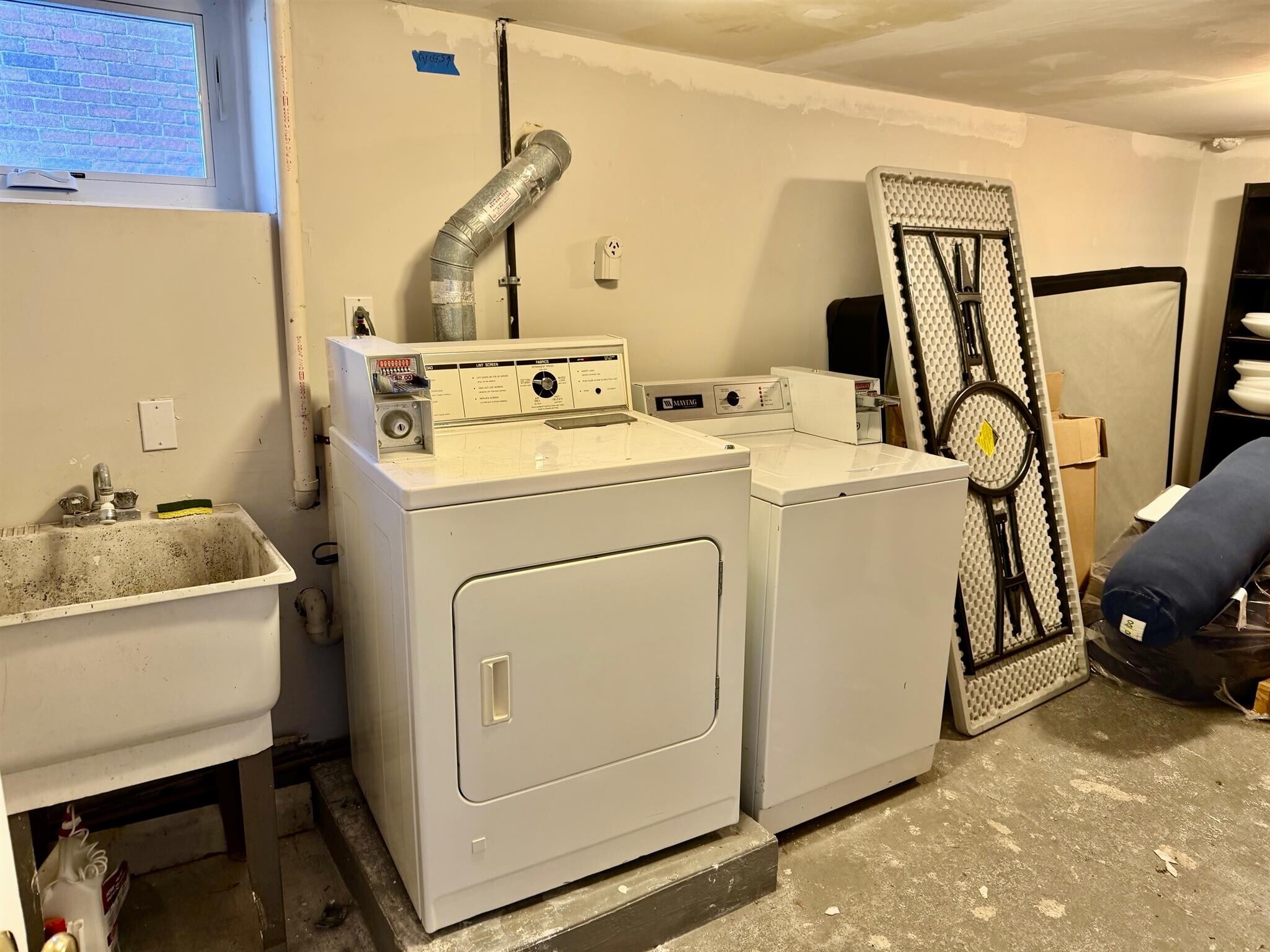 Building Photo - 72 College Ave