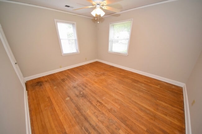 Building Photo - 4 Bedroom, 2 Bathrooms Near UOM and Highland