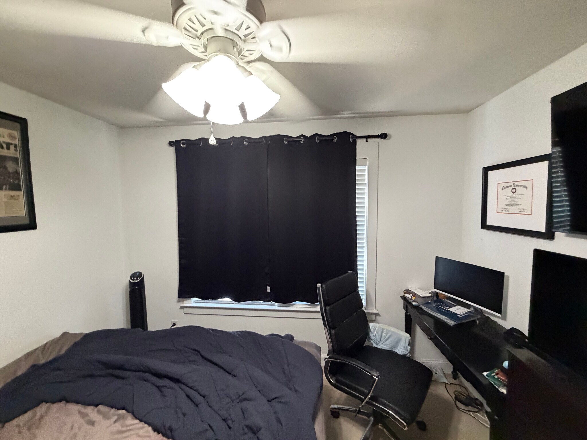 Building Photo - Room in House on Dubois Court