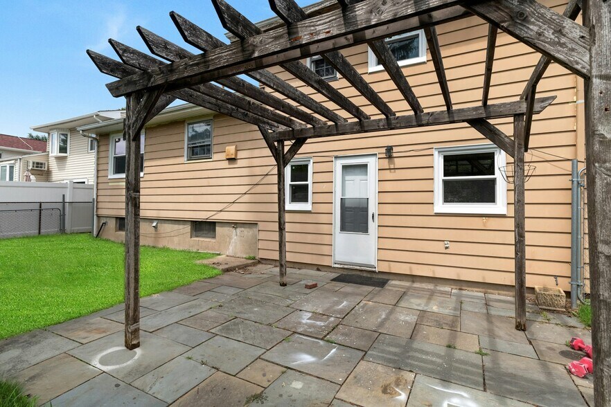 Building Photo - 2726 Alice Ter
